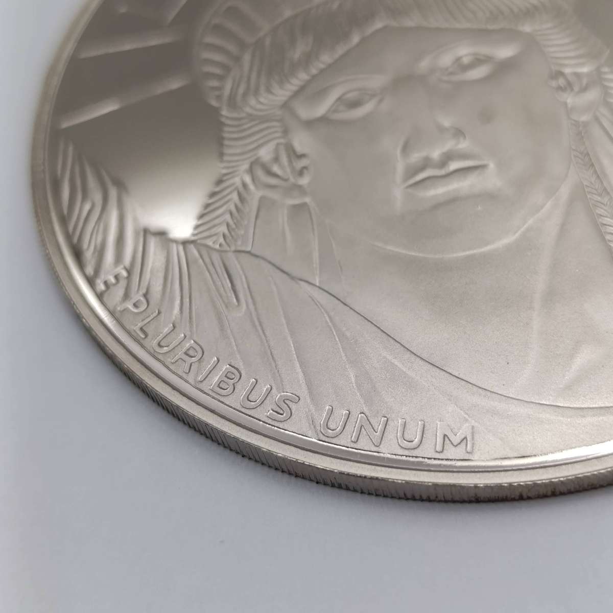 1999 USA 4oz fine silver Gaint Quarter-pound eagle $100 coin in box with certificate
