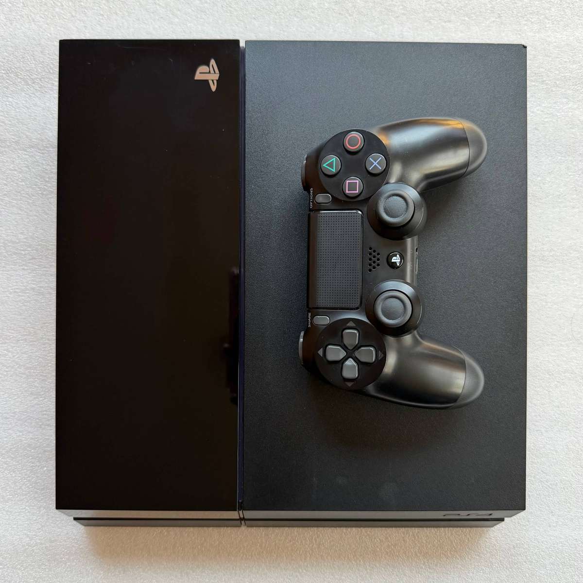 Sony PlayStation 4 500GB + 1 Controller