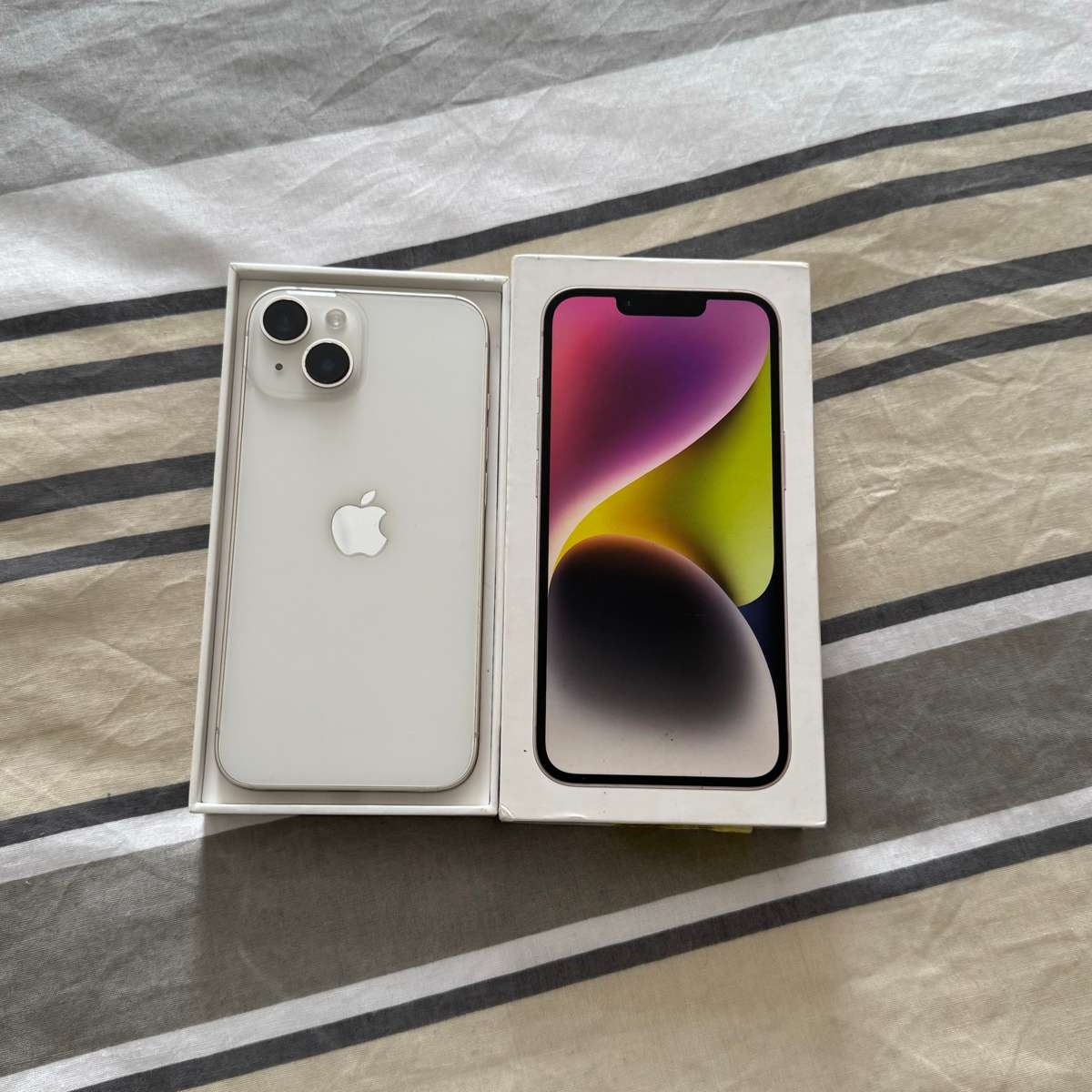 iPhone 14 128GB Starlight