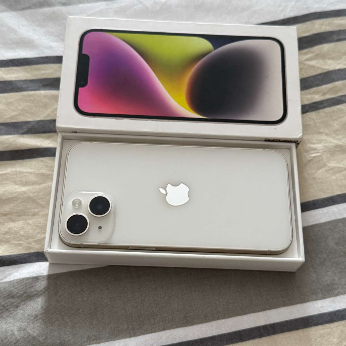 iPhone 14 128GB Starlight