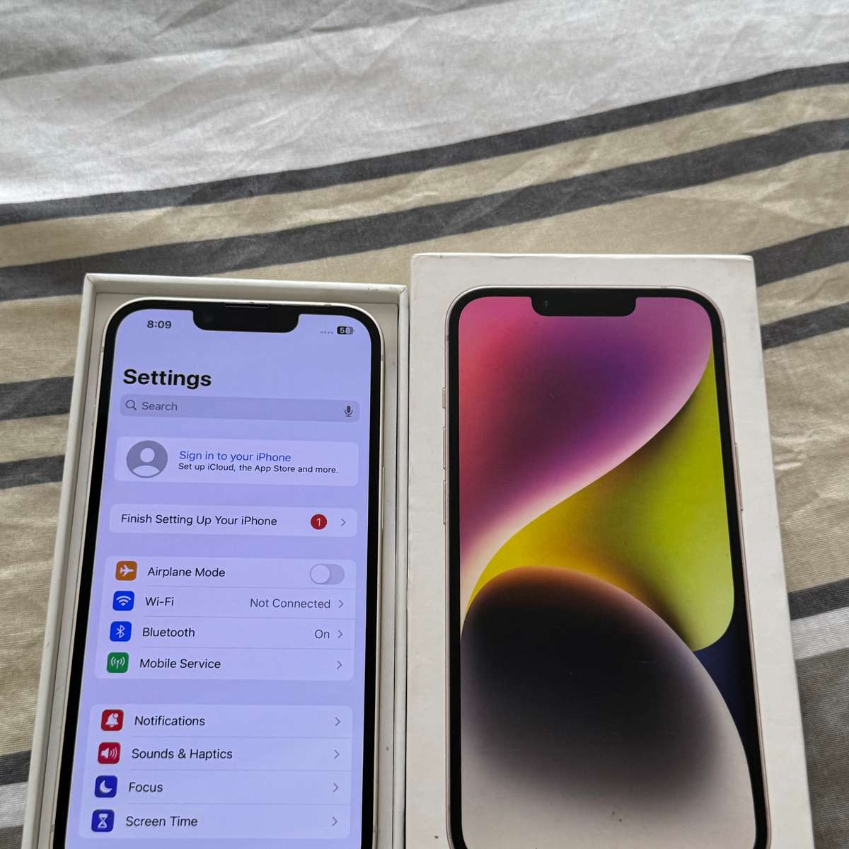 iPhone 14 128GB Starlight