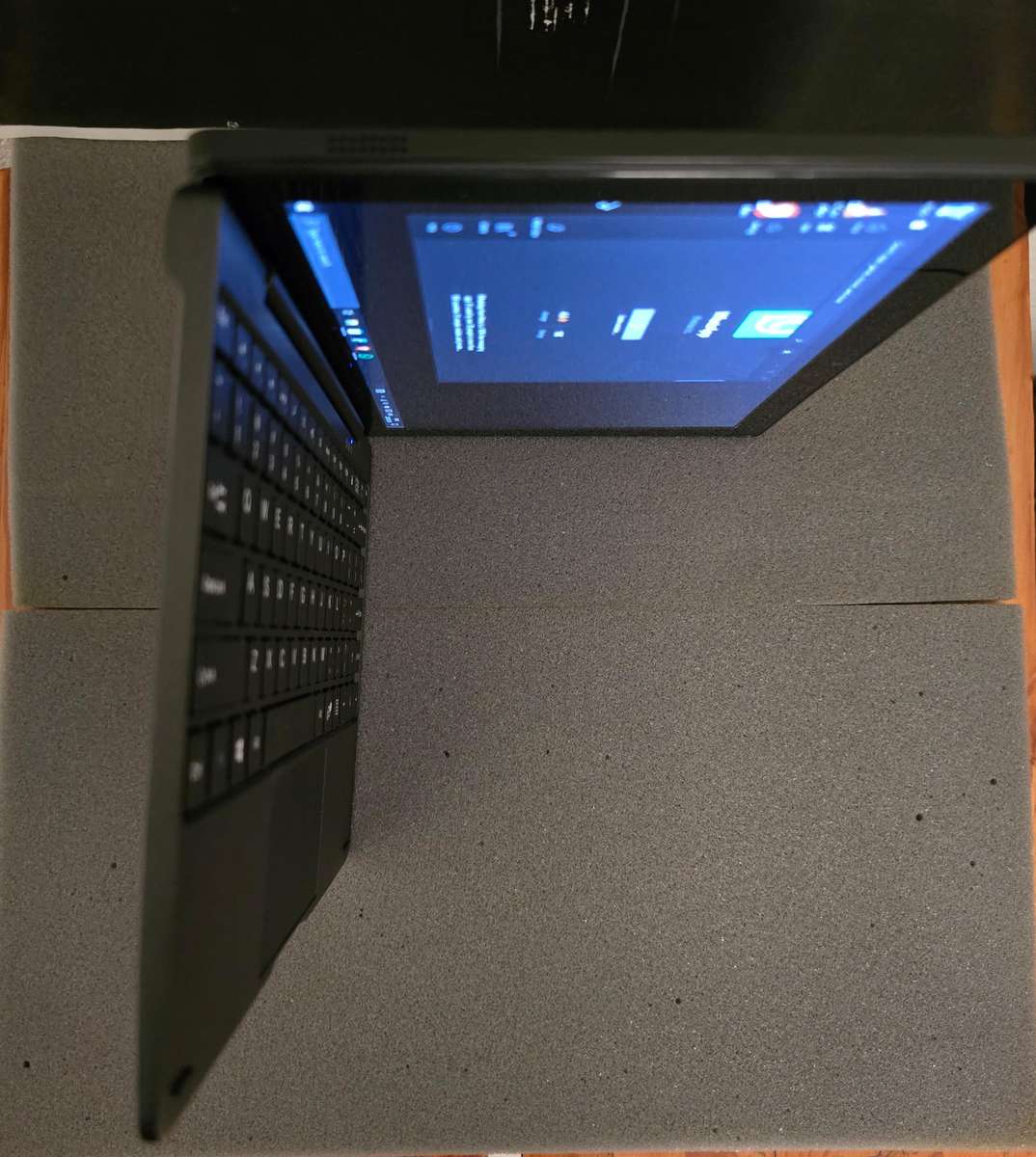 64gb Mecer 2-in-1 Windows Tablet (MW10Q16+LTE)