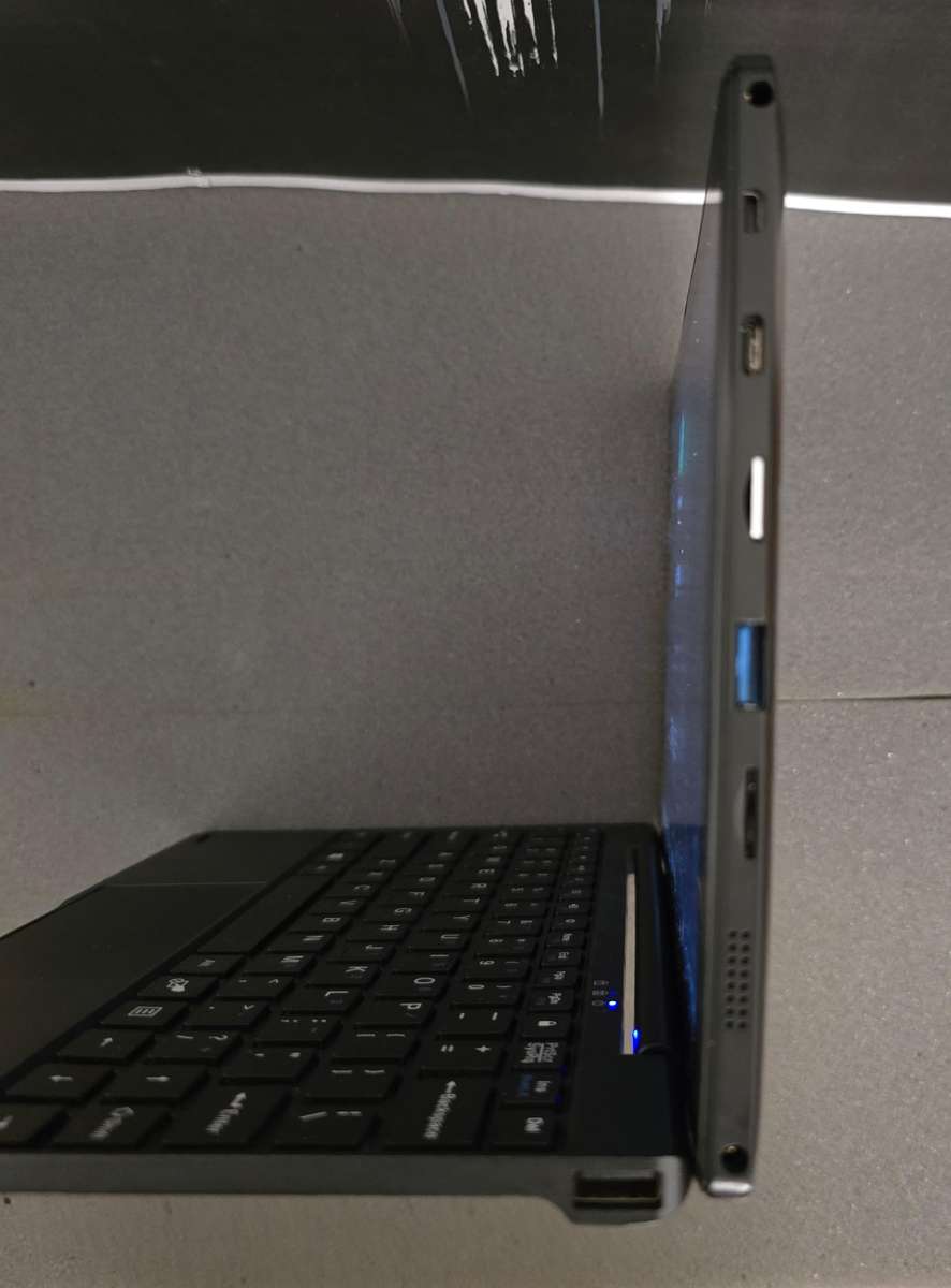 64gb Mecer 2-in-1 Windows Tablet (MW10Q16+LTE)