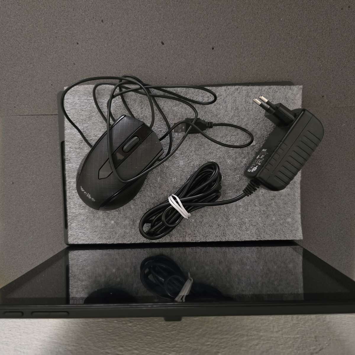 64gb Mecer 2-in-1 Windows Tablet (MW10Q16+LTE)