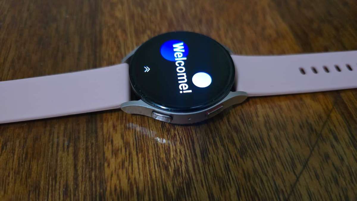 Samsung Galaxy Watch 5 (Rose Gold) With Box & Charger