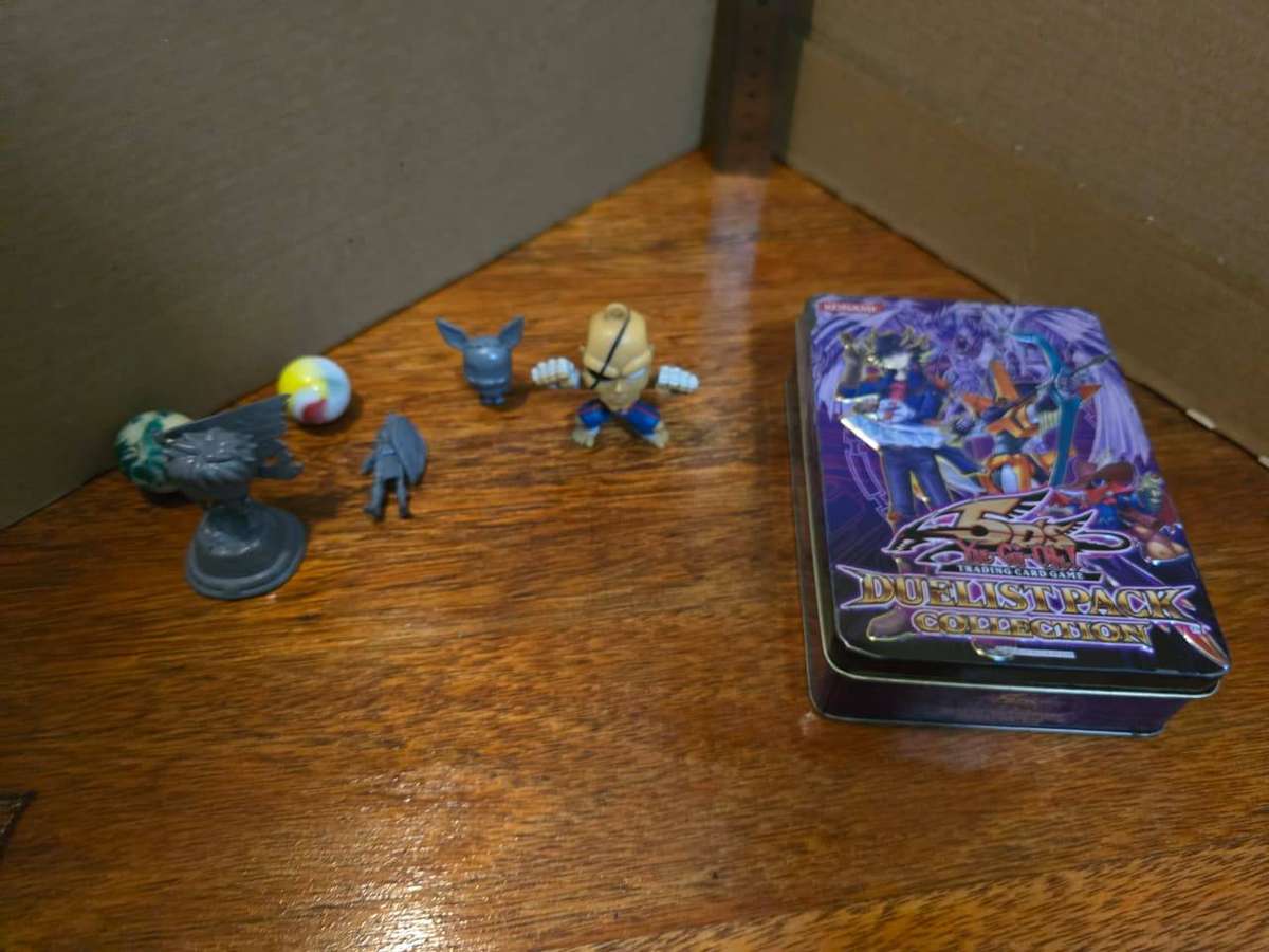 Figures | cards | Tin