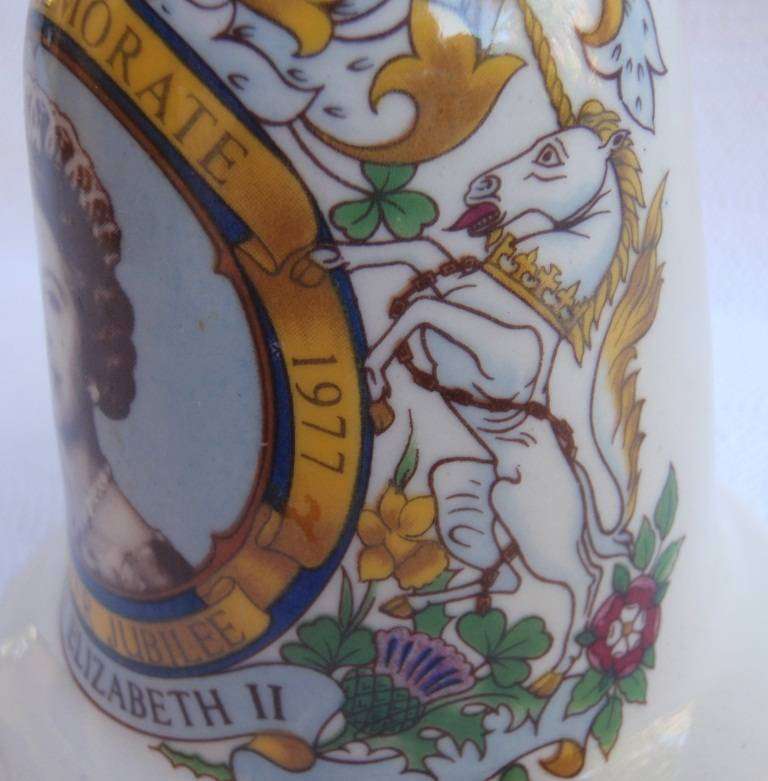 Royal collectible - Queen Elizabeth - potpourri bell - commerating silver jubilee