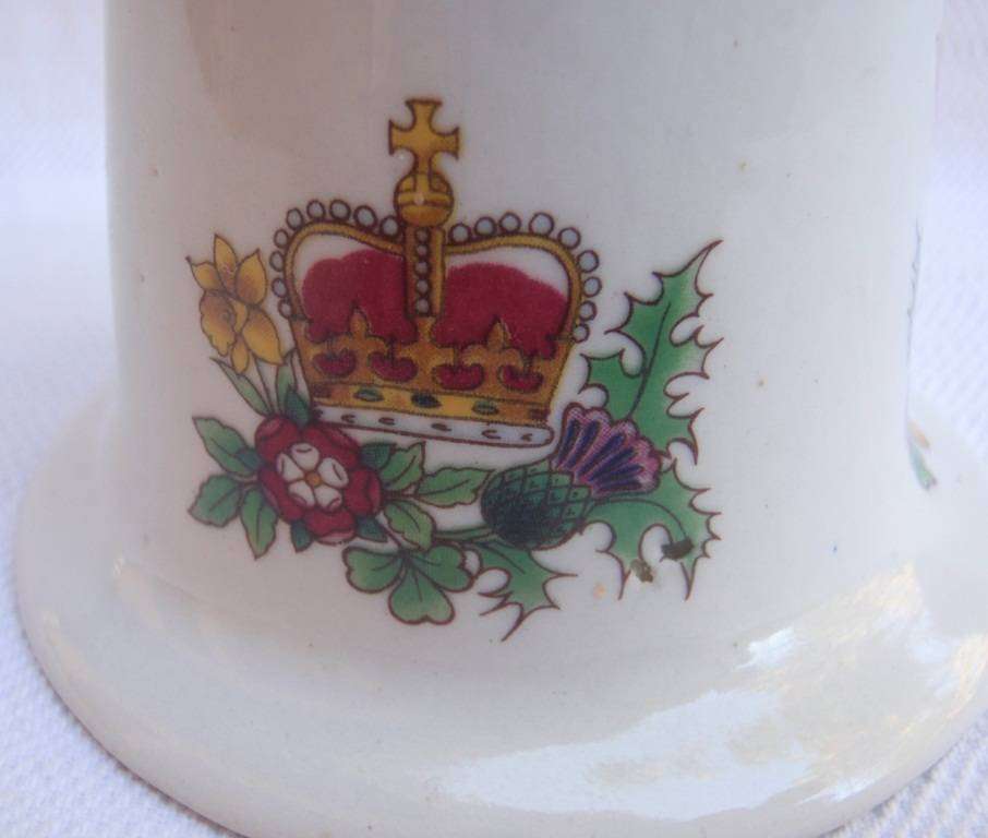 Royal collectible - Queen Elizabeth - potpourri bell - commerating silver jubilee