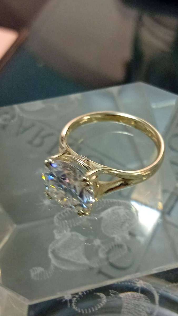 Gold 9ct ring with 5ct moissanite - Top Quality Certified