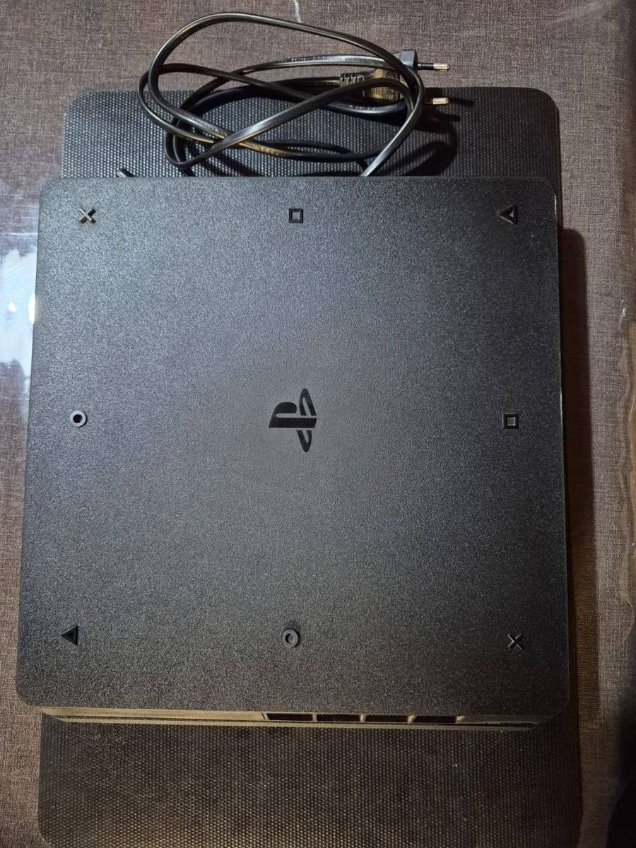 PS4 Ultimate Gaming Bundle  Console + 78 Games