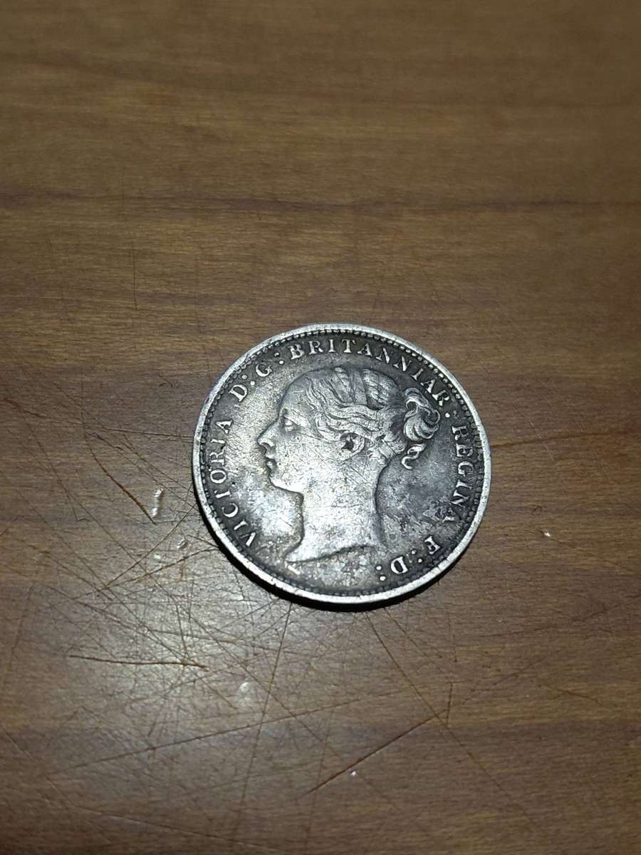 VERY NICELY TONED 1886 SILVER BRITISH 3 PENCE