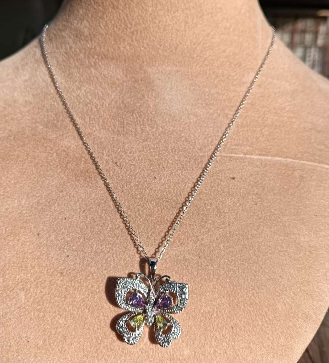 Pretty 925 Sterling Silver and Diamond Chips Butterfly Pendant Necklace with Amethyst & Peridot Gems