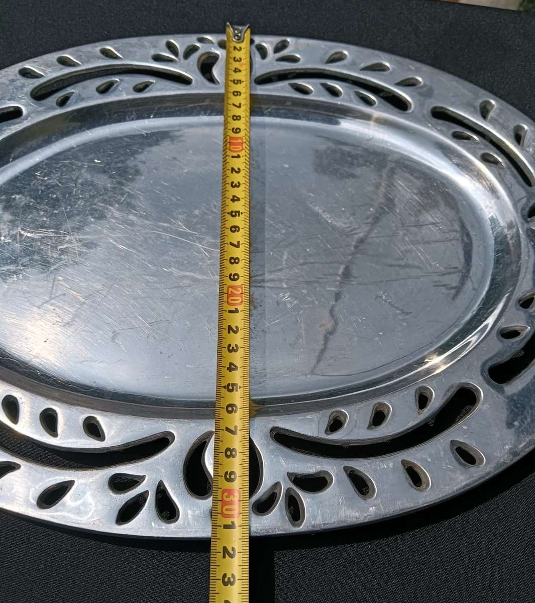 Aluminium Oval Shaped Platter Serving Tray with Beautiful Leaf Cutout Design