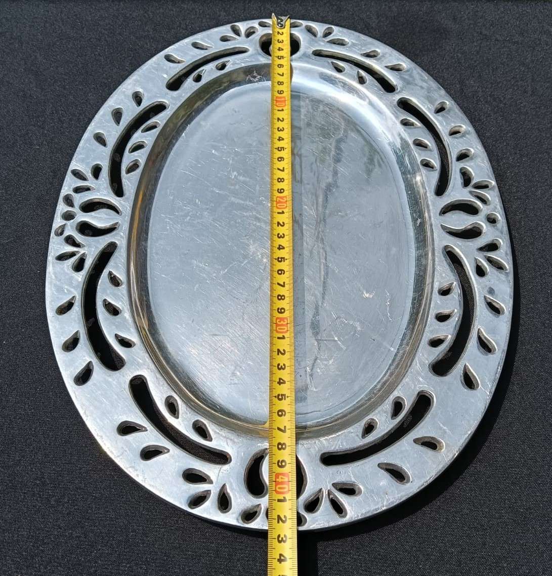 Aluminium Oval Shaped Platter Serving Tray with Beautiful Leaf Cutout Design