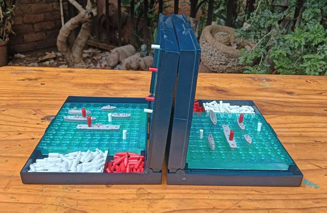 Battleship Vintage 1990 Milton Bradley Classic Naval Combat Game Complete