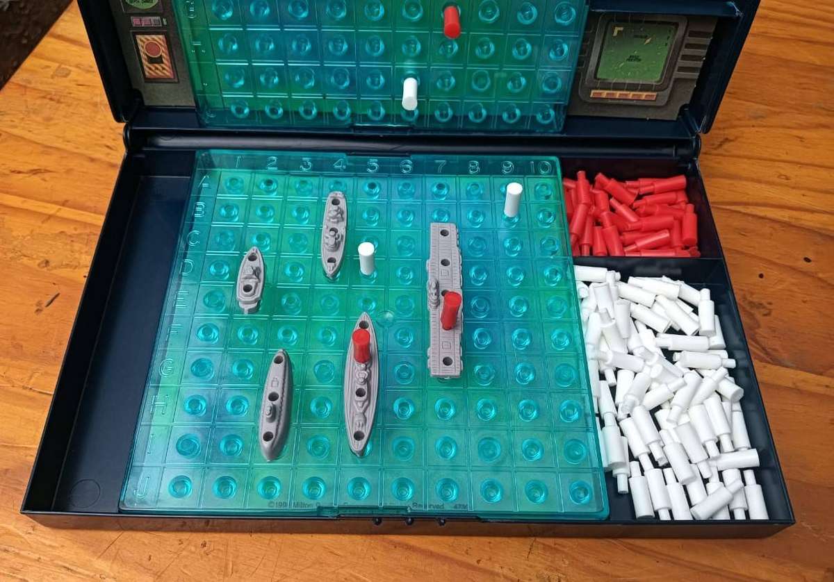 Battleship Vintage 1990 Milton Bradley Classic Naval Combat Game Complete