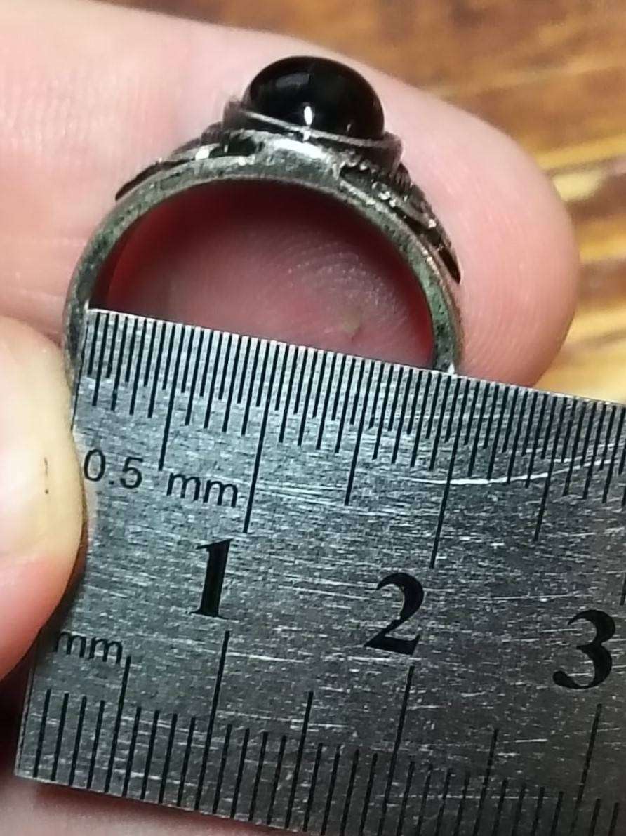 Vintage Black Onyx Silver Metal Mens Ring with Flower Relief Design Size P 18mm Inner Diameter