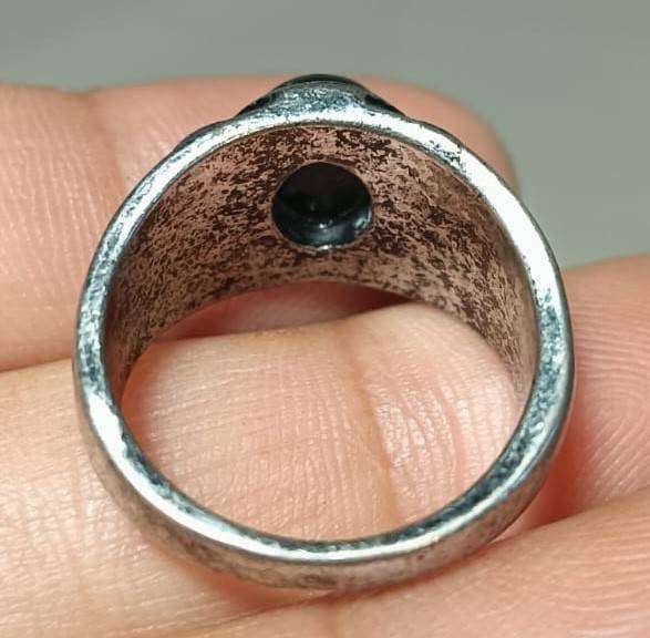 Vintage Black Onyx Silver Metal Mens Ring with Flower Relief Design Size P 18mm Inner Diameter