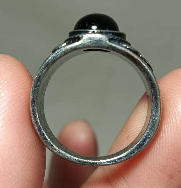 Vintage Black Onyx Silver Metal Mens Ring with Flower Relief Design Size P 18mm Inner Diameter