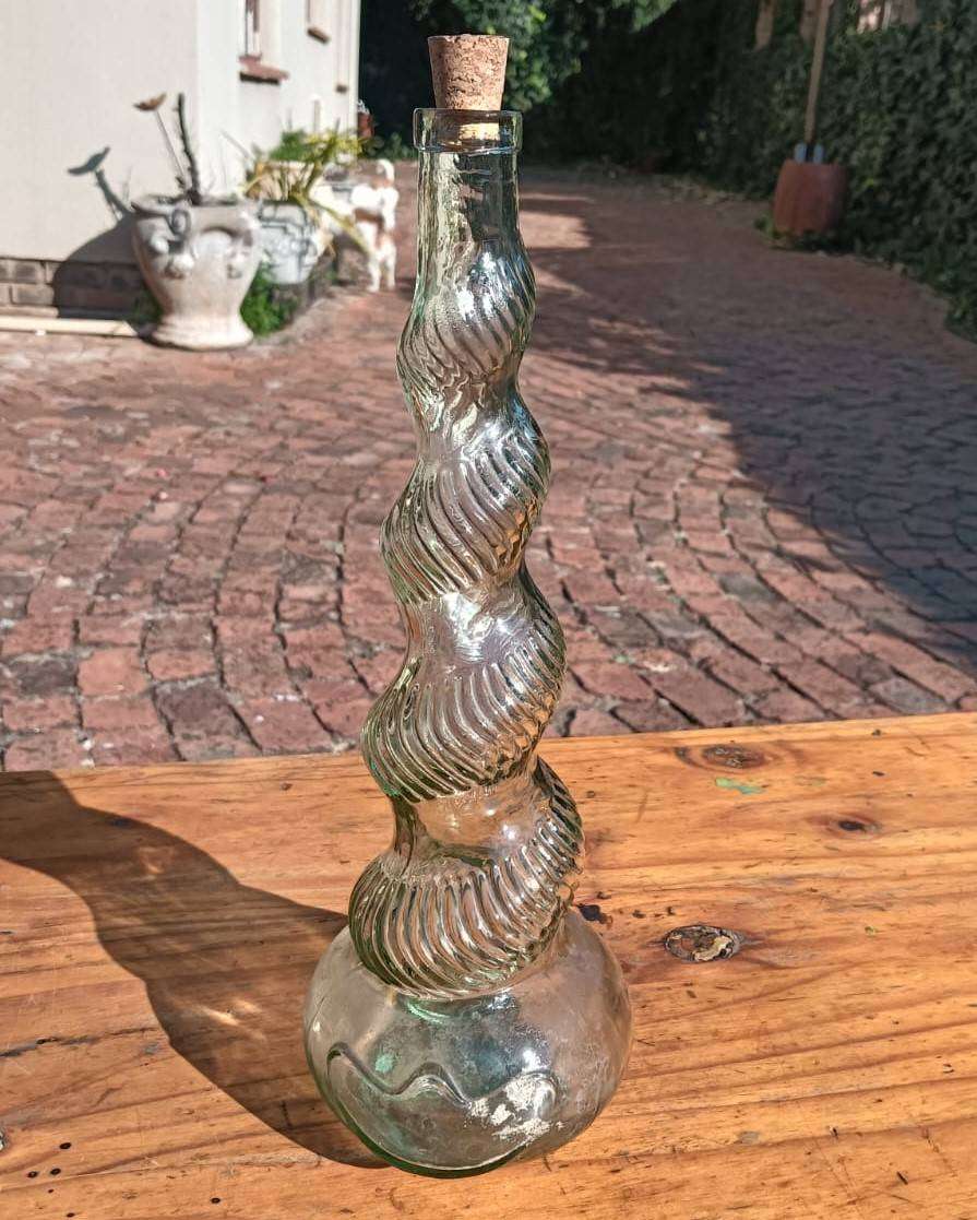 Star Trek DS9 Cardassian Kanar Serpent Shaped Bottle Vintage 1980s