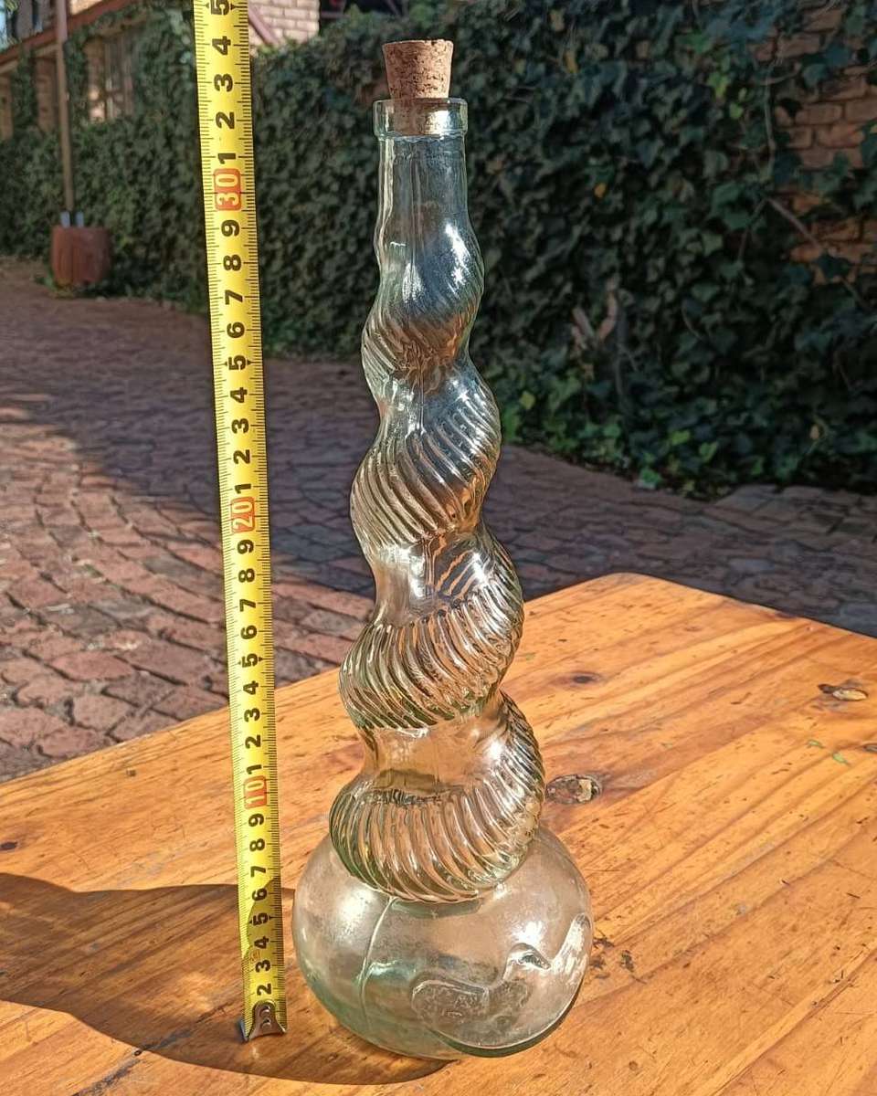 Star Trek DS9 Cardassian Kanar Serpent Shaped Bottle Vintage 1980s