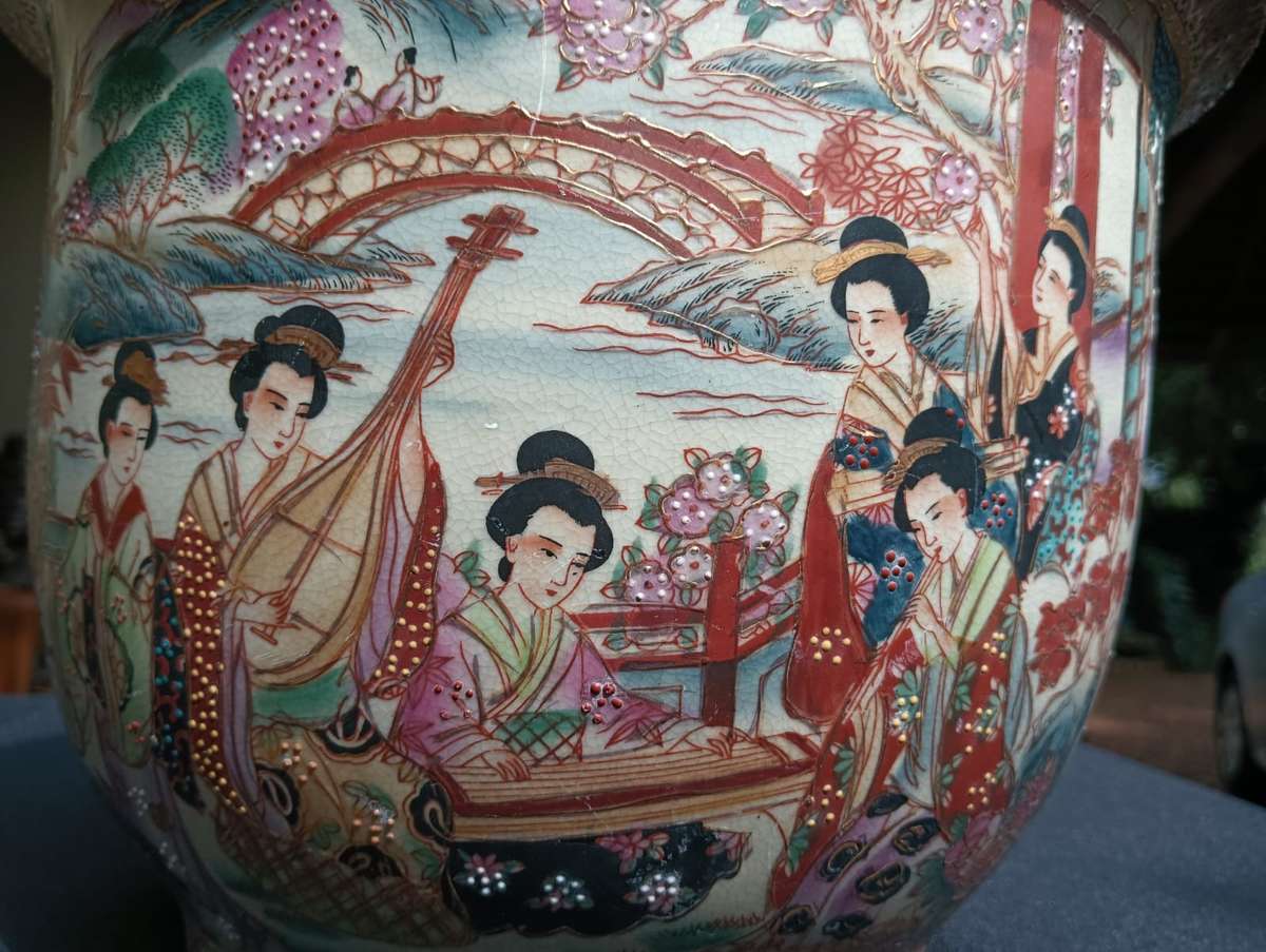 Large Hand Painted Chinese Porcelain Planter Featuring Geishas 27cm Diam 21cm High