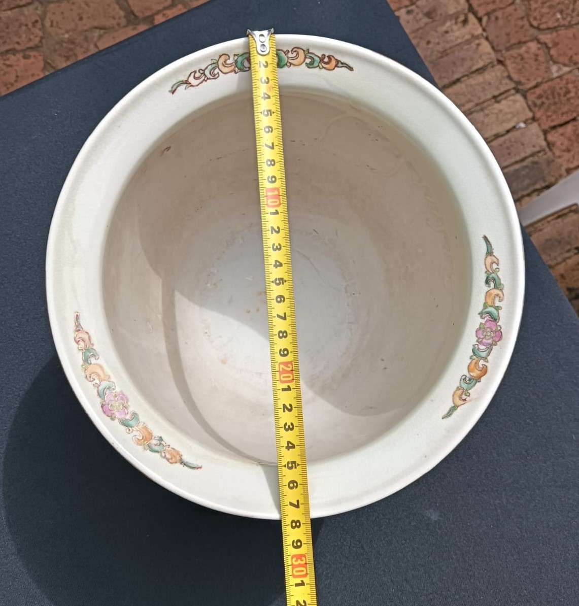 Large Hand Painted Chinese Porcelain Planter Featuring Geishas 27cm Diam 21cm High