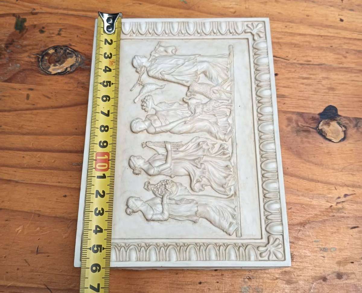 Beautiful Classical Themed Lidded Trinket Box with Aged off-white appearance