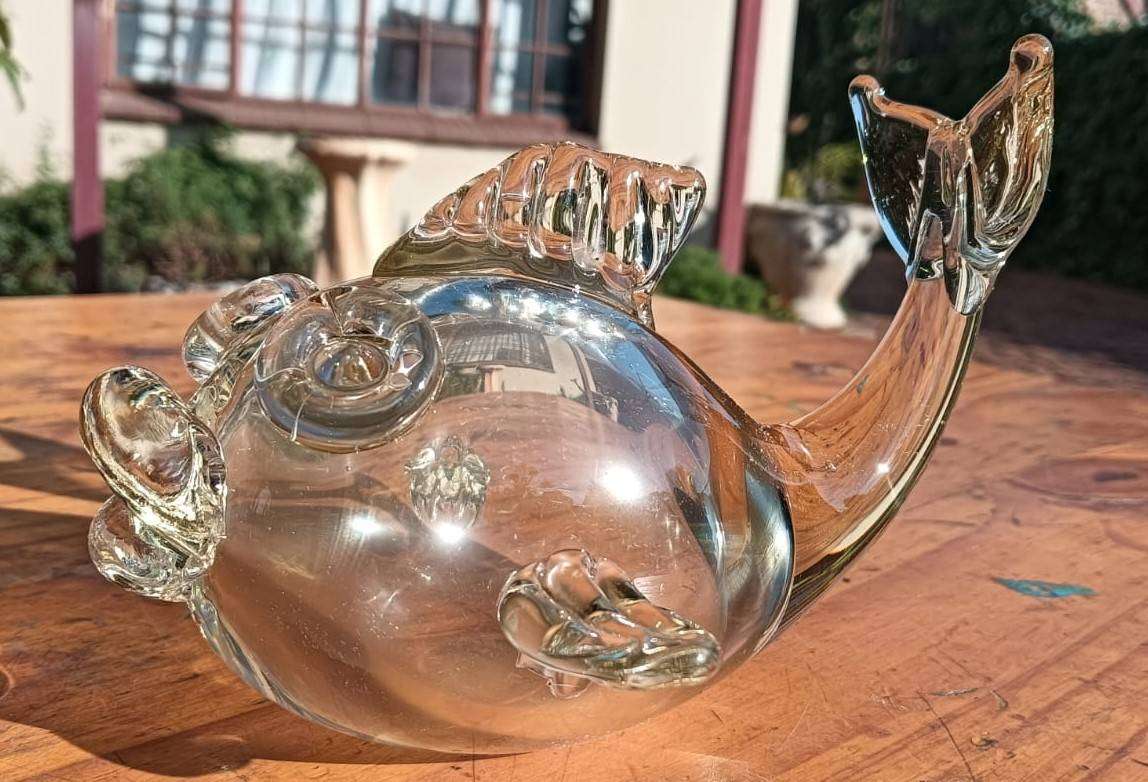 Comical Art Glass Gold Fish Figurinewith Large Eyes and Lips - Large 15cm Deep - In Good Condition