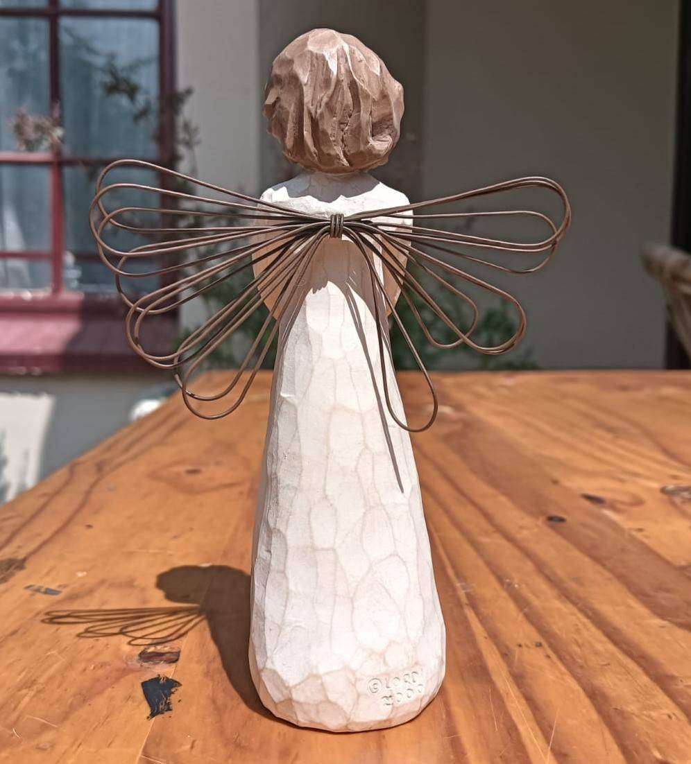 Willow Tree Angel of Wishes Demdaco Susan Lordi 2000 Designed Figurine Hands Crossed over Heart