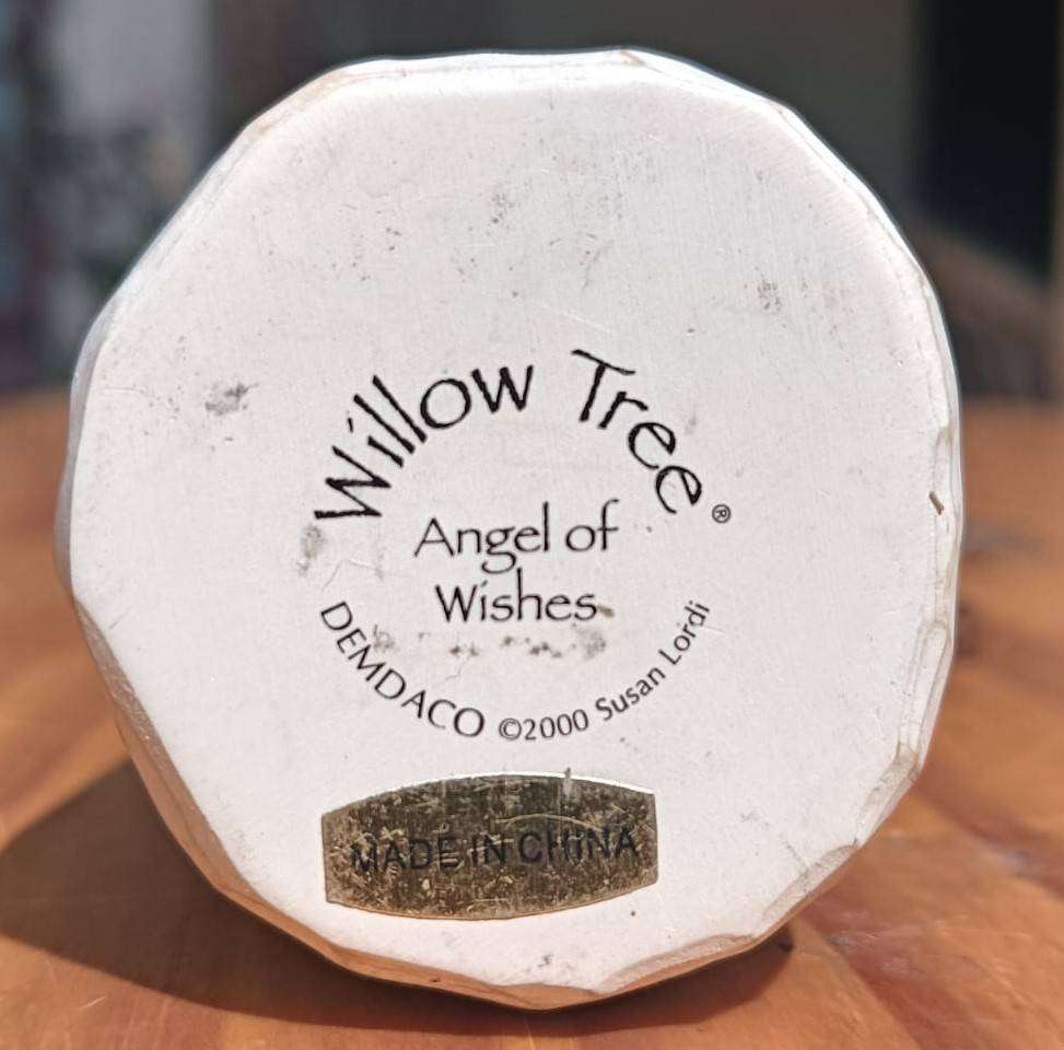 Willow Tree Angel of Wishes Demdaco Susan Lordi 2000 Designed Figurine Hands Crossed over Heart