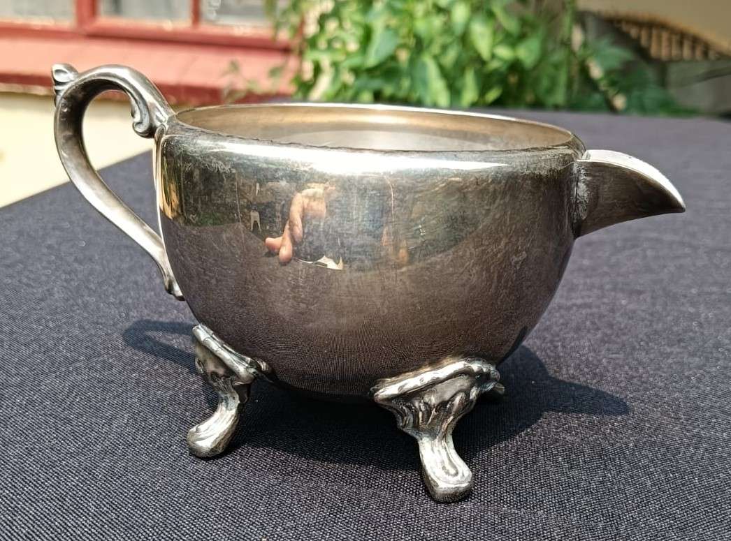 VINTAGE 1950S EMESS ENGLISH SILVERPLATED TEAPOT AND CREAMER IN GOOD CONDITION TEAPOT WEIGHS 1.3KG!
