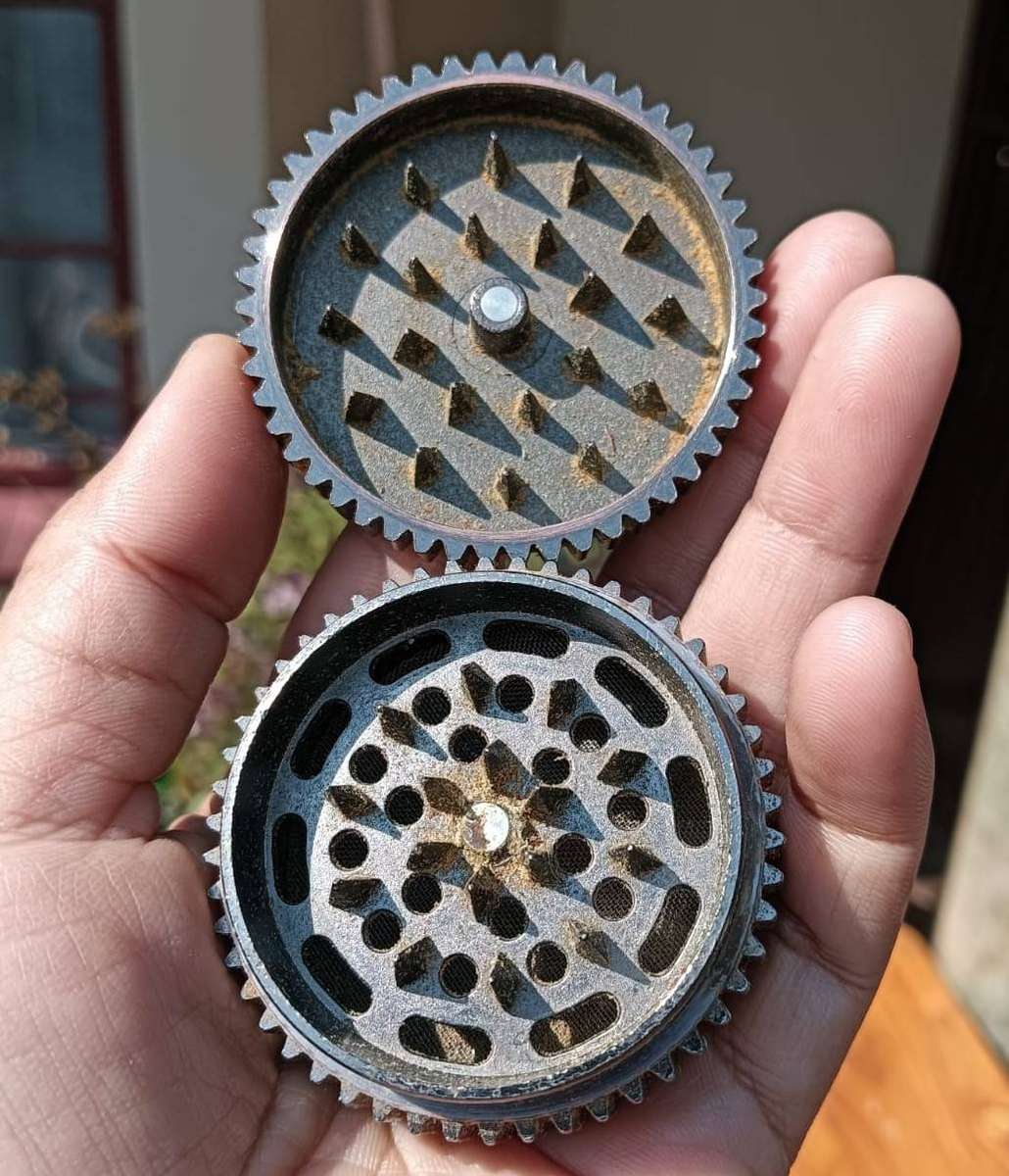 Interestingly Usefull Three Piece Gear Locked Herb or Spice Grinder