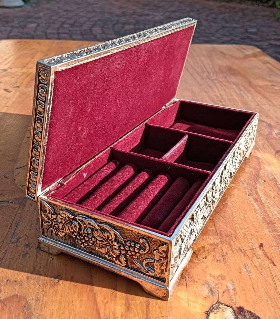 Godinger USA Silverplated Jewellery Box with Amazing Grape Cluster and Leaf Repousse Design - Large