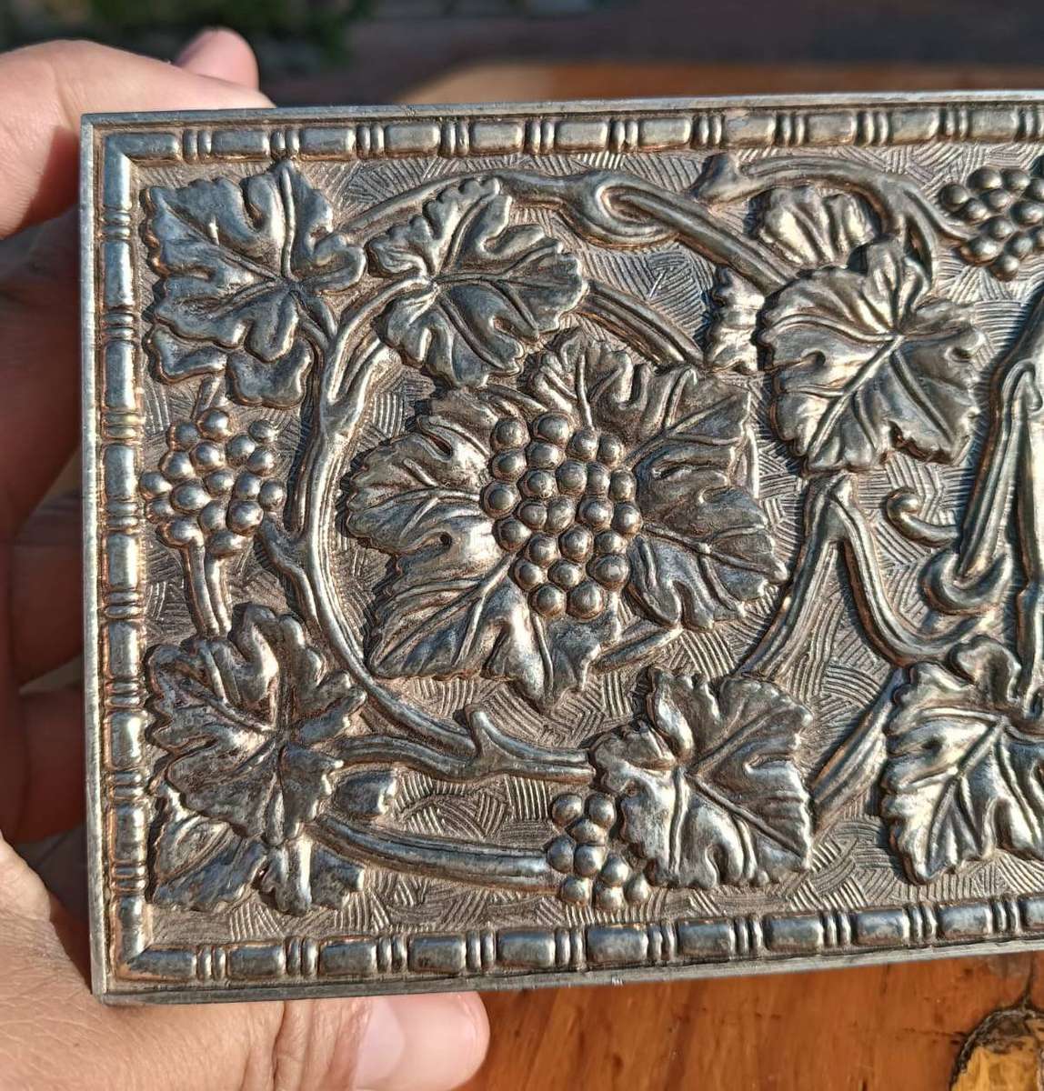 Godinger USA Silverplated Jewellery Box with Amazing Grape Cluster and Leaf Repousse Design - Large