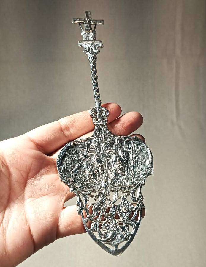 DUTCH HOOIJKAAS HH90 SILVERPLATED CAKE OR PIE SERVER WITH RAISED TAVERN SCENE AND ROTATING WINDMILL