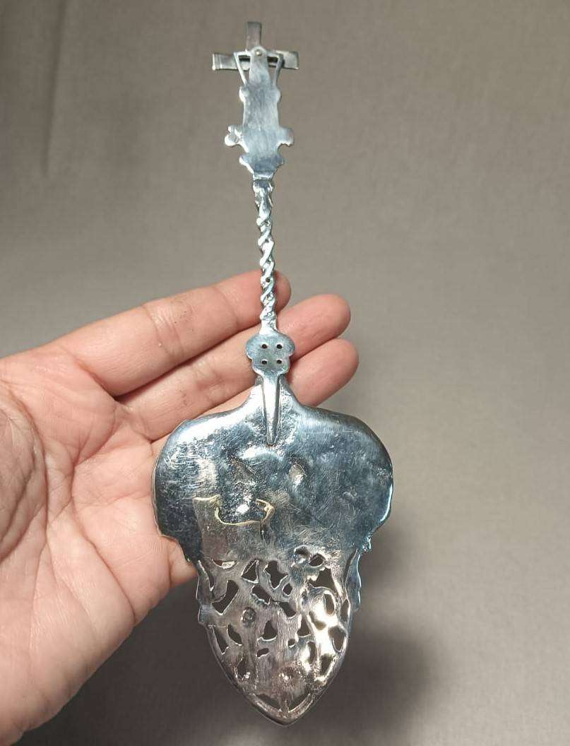 DUTCH HOOIJKAAS HH90 SILVERPLATED CAKE OR PIE SERVER WITH RAISED TAVERN SCENE AND ROTATING WINDMILL