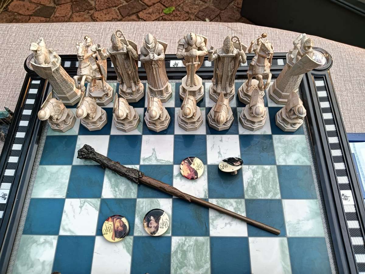 Harry Potter The Final Challenge Wizards 2007 Deagostini Chess Set (Complete 32 pieces) Plus Extras!