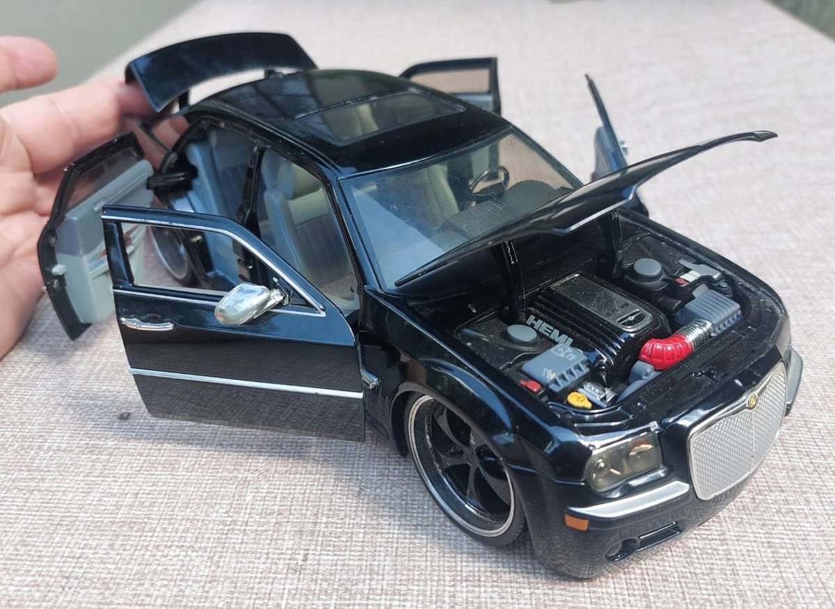 Large 27cm Long Black Chrysler 300C Dub City Big Ballers 1:18 Scale Die Cast Model Car Rare 2005 Mod