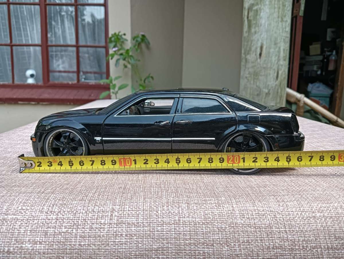 Large 27cm Long Black Chrysler 300C Dub City Big Ballers 1:18 Scale Die Cast Model Car Rare 2005 Mod