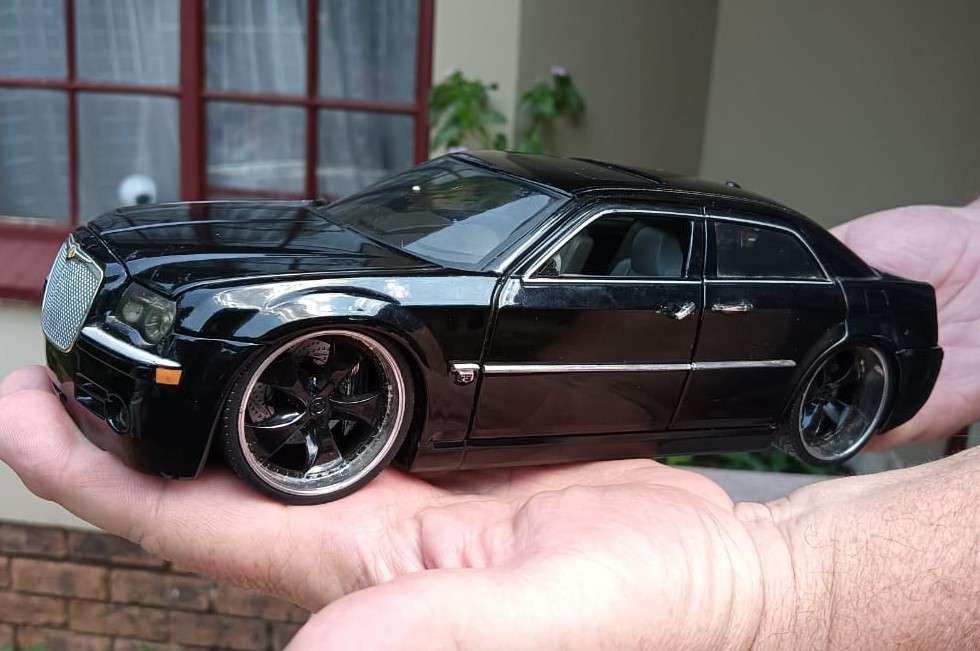 Large 27cm Long Black Chrysler 300C Dub City Big Ballers 1:18 Scale Die Cast Model Car Rare 2005 Mod