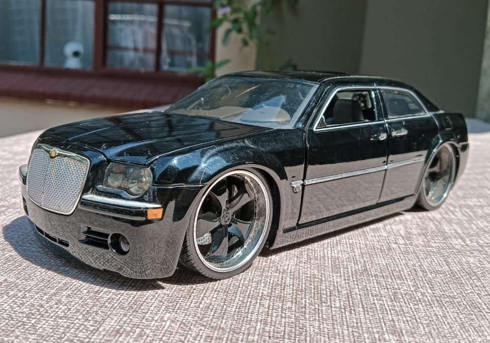 Large 27cm Long Black Chrysler 300C Dub City Big Ballers 1:18 Scale Die Cast Model Car Rare 2005 Mod