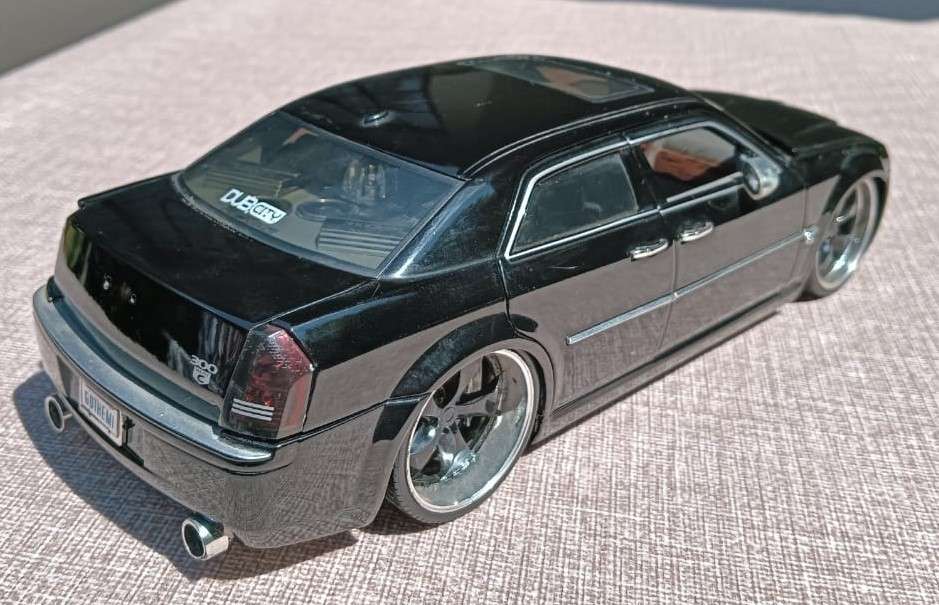 Large 27cm Long Black Chrysler 300C Dub City Big Ballers 1:18 Scale Die Cast Model Car Rare 2005 Mod