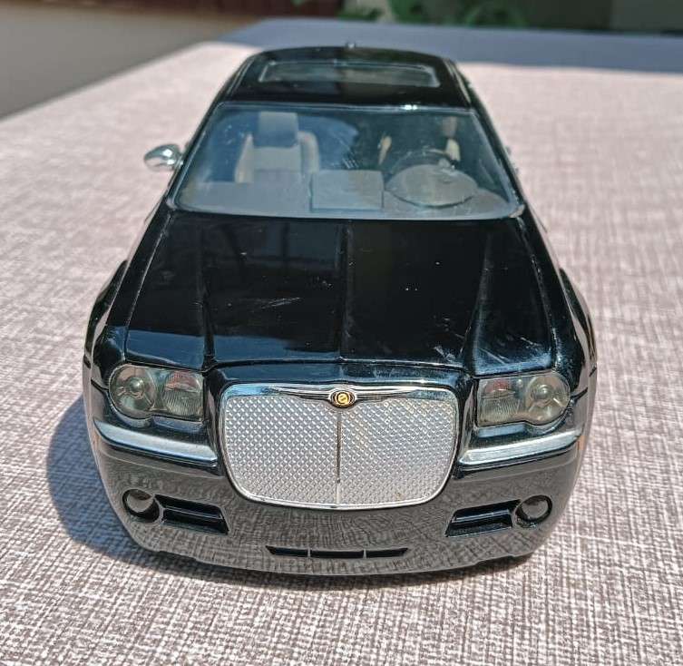 Large 27cm Long Black Chrysler 300C Dub City Big Ballers 1:18 Scale Die Cast Model Car Rare 2005 Mod