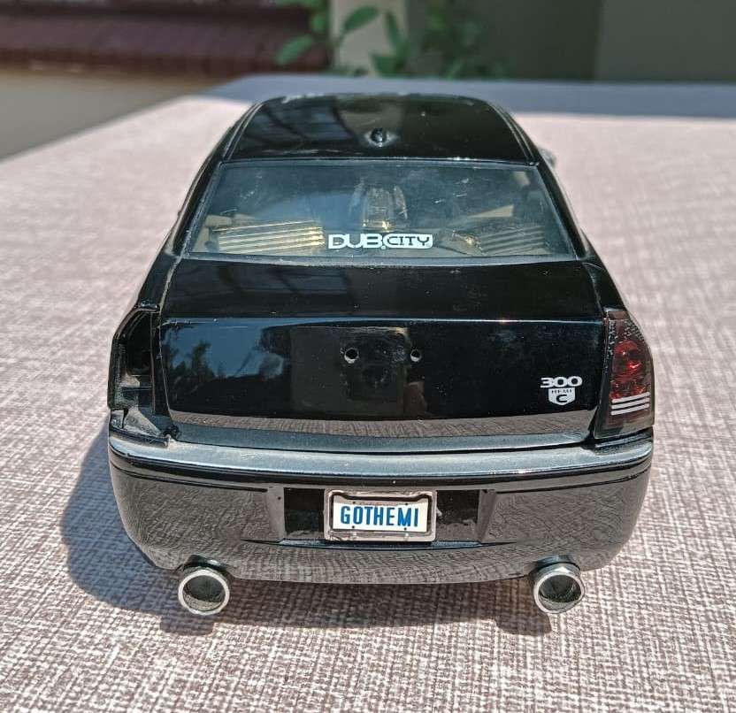 Large 27cm Long Black Chrysler 300C Dub City Big Ballers 1:18 Scale Die Cast Model Car Rare 2005 Mod