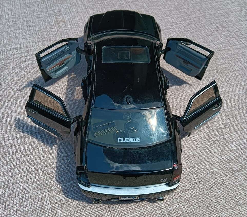 Large 27cm Long Black Chrysler 300C Dub City Big Ballers 1:18 Scale Die Cast Model Car Rare 2005 Mod