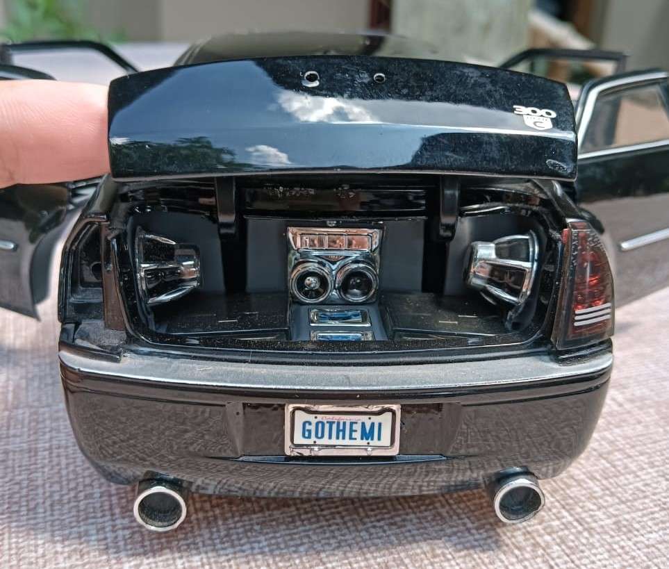 Large 27cm Long Black Chrysler 300C Dub City Big Ballers 1:18 Scale Die Cast Model Car Rare 2005 Mod