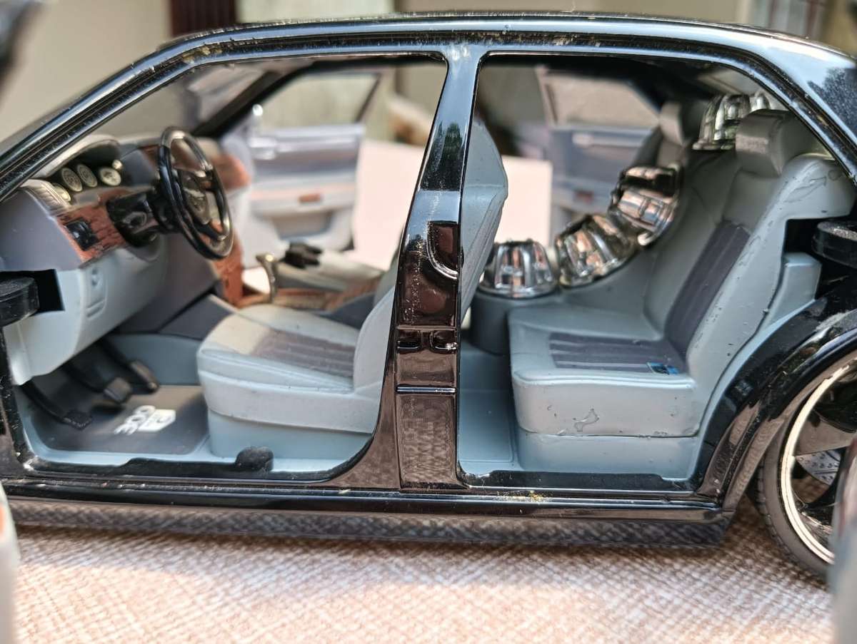 Large 27cm Long Black Chrysler 300C Dub City Big Ballers 1:18 Scale Die Cast Model Car Rare 2005 Mod