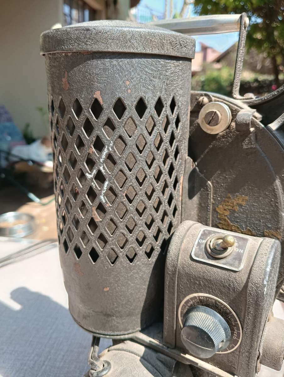 VINTAGE 1930S KEYSTONE USA A72 16MM FILM PROJECTOR (SERIAL NO 378846)