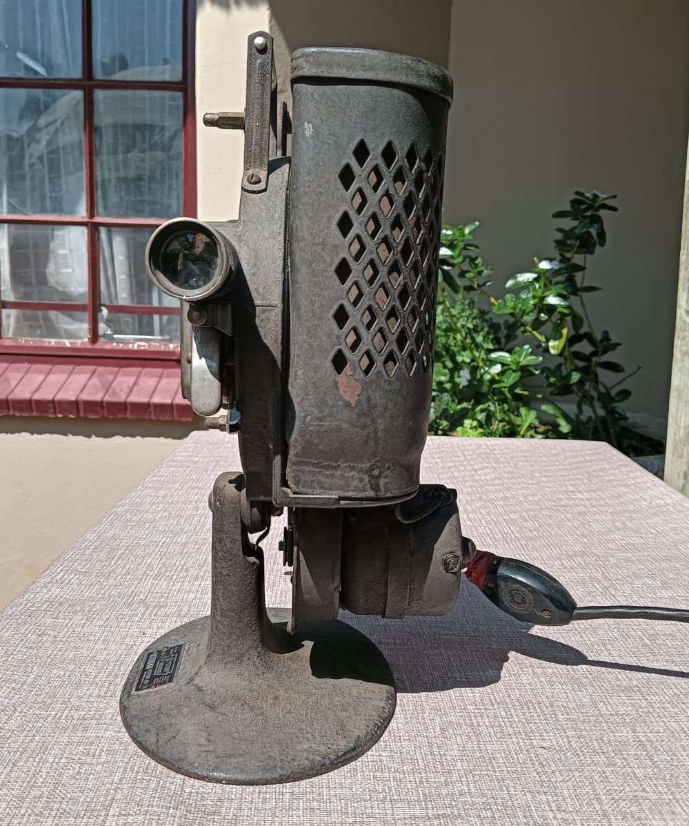 VINTAGE 1930S KEYSTONE USA A72 16MM FILM PROJECTOR (SERIAL NO 378846)